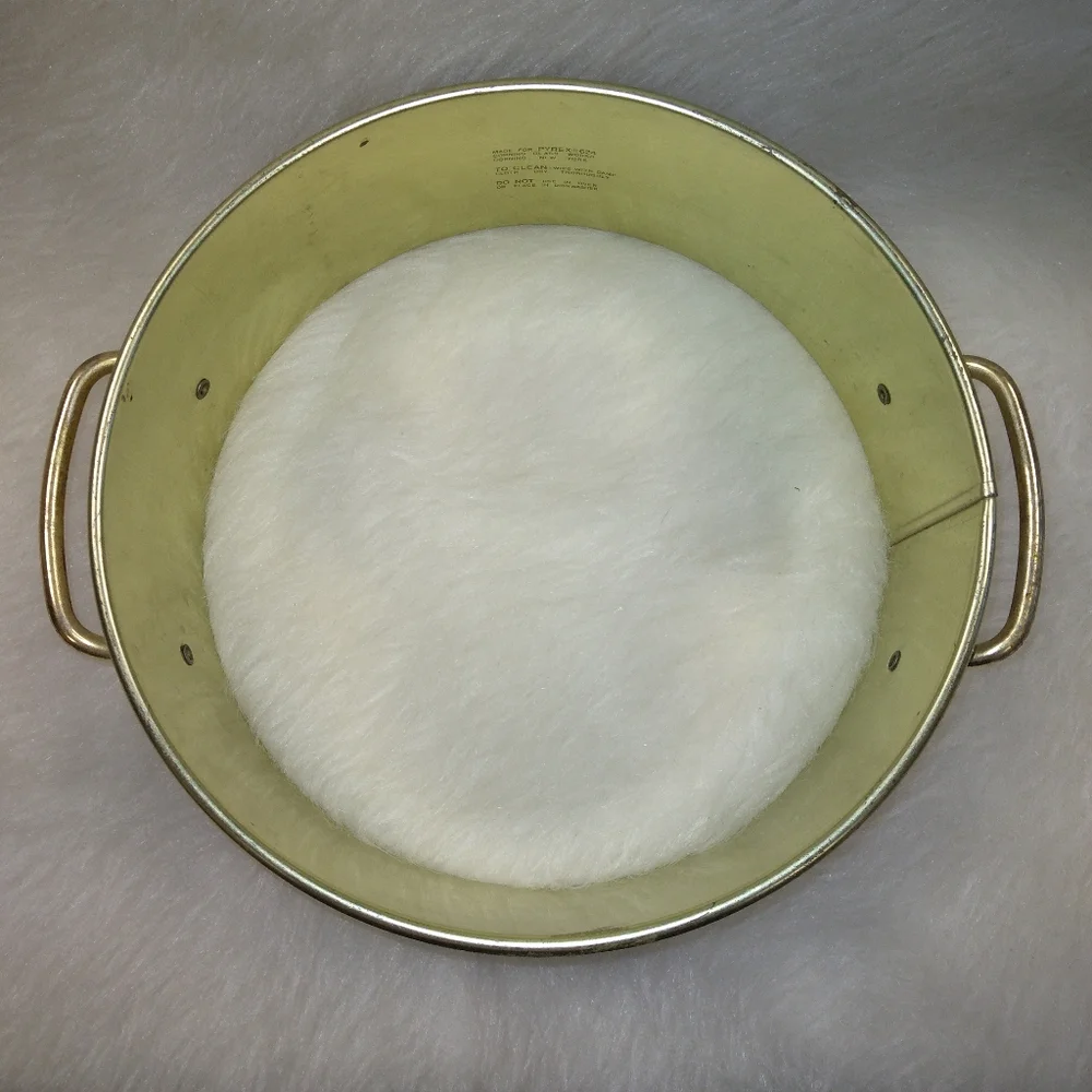 PYREX Vintage cradle for 624 caserol dish.  Tones of mauve/pink and green